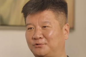 李金羽拒绝回顾往昔，拒绝重温旧日踢球影像，全力以赴投身当下训练