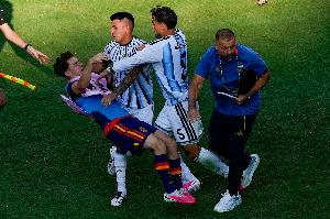 阿根廷足球协会对FIFA提出上诉，力图缩短帕雷德斯停赛至三场处罚