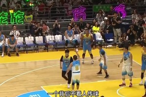 一人拿球九人慌