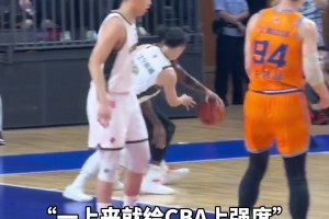 表现亮眼！拉塞尔CBA首秀全场砍下18分7板9助
